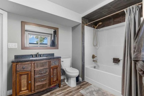 466054 113 Street East, Rural Foothills County, AB - Indoor Photo Showing Bathroom