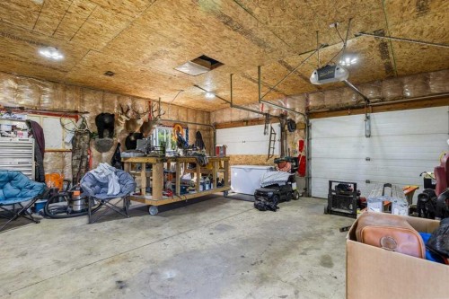 466054 113 Street East, Rural Foothills County, AB - Indoor Photo Showing Garage