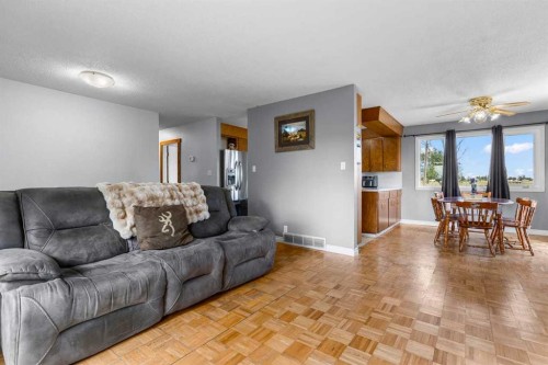 466054 113 Street East, Rural Foothills County, AB - Indoor Photo Showing Living Room