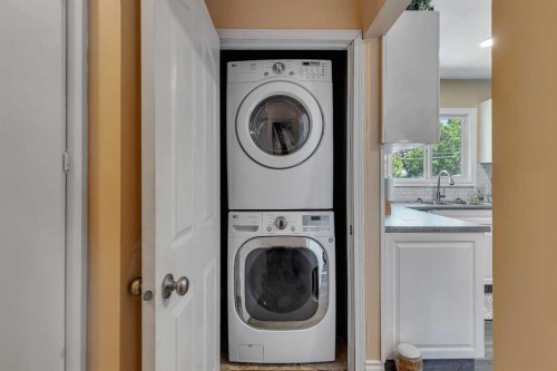 2614 44 Street Se, Calgary, AB - Indoor Photo Showing Laundry Room