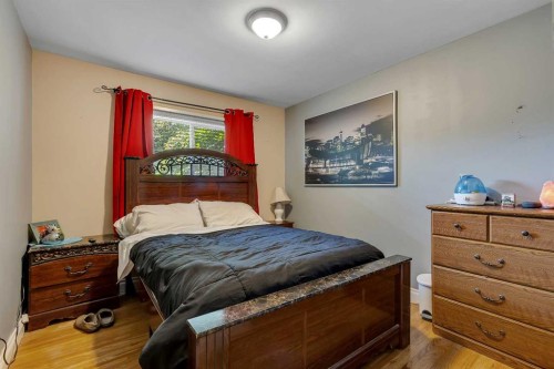 2614 44 Street Se, Calgary, AB - Indoor Photo Showing Bedroom