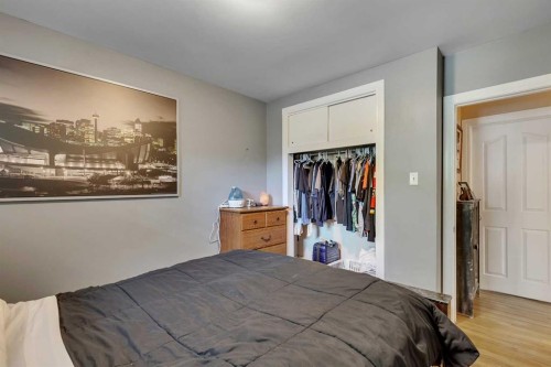 2614 44 Street Se, Calgary, AB - Indoor Photo Showing Bedroom