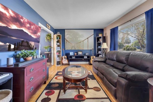 2614 44 Street Se, Calgary, AB - Indoor Photo Showing Other Room