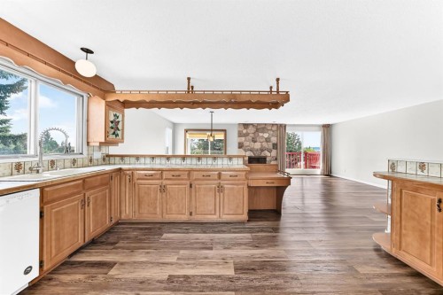 5820 Dalridge Hill Nw, Calgary, AB - Indoor Photo Showing Kitchen
