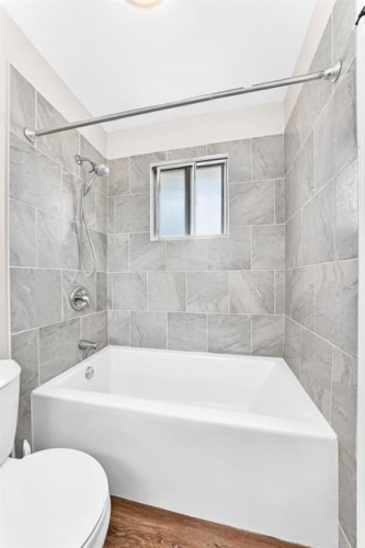 5820 Dalridge Hill Nw, Calgary, AB - Indoor Photo Showing Bathroom