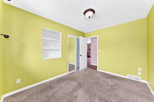 5820 Dalridge Hill Nw, Calgary, AB - Indoor Photo Showing Other Room