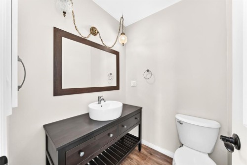 5820 Dalridge Hill Nw, Calgary, AB - Indoor Photo Showing Bathroom