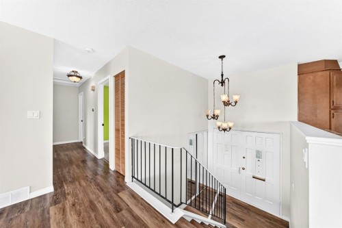 5820 Dalridge Hill Nw, Calgary, AB - Indoor Photo Showing Other Room