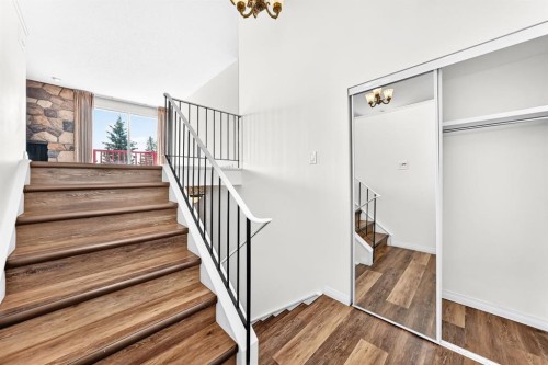 5820 Dalridge Hill Nw, Calgary, AB - Indoor Photo Showing Other Room