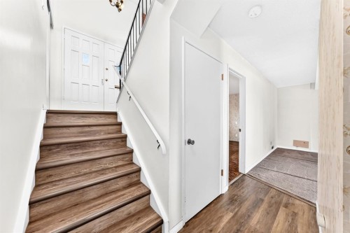5820 Dalridge Hill Nw, Calgary, AB - Indoor Photo Showing Other Room
