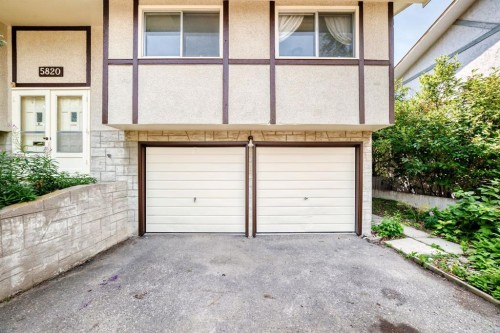 5820 Dalridge Hill Nw, Calgary, AB - Outdoor With Exterior