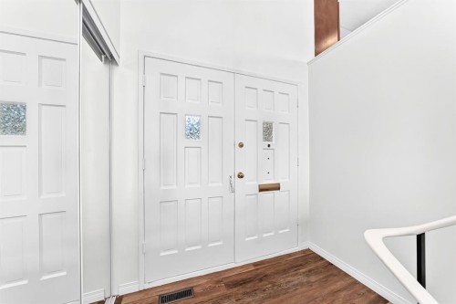 5820 Dalridge Hill Nw, Calgary, AB - Indoor Photo Showing Other Room