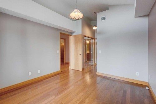 304-728 Country Hills Road Nw, Calgary, AB - Indoor Photo Showing Other Room