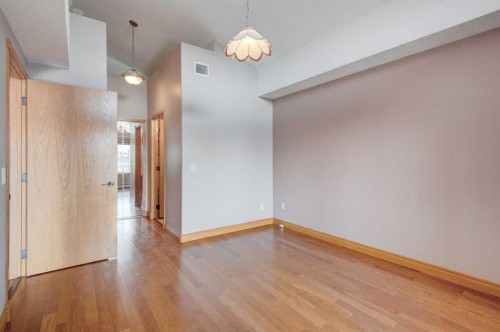 304-728 Country Hills Road Nw, Calgary, AB - Indoor Photo Showing Other Room