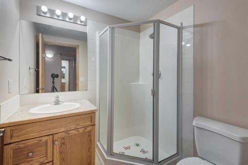 304-728 Country Hills Road Nw, Calgary, AB - Indoor Photo Showing Bathroom