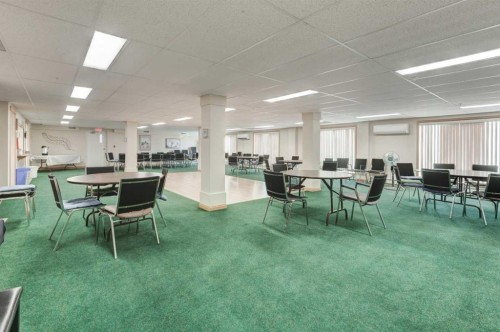 304-728 Country Hills Road Nw, Calgary, AB - Indoor