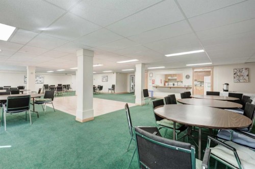304-728 Country Hills Road Nw, Calgary, AB - Indoor