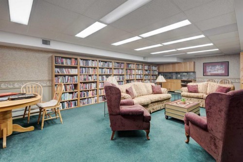 304-728 Country Hills Road Nw, Calgary, AB - Indoor Photo Showing Other Room