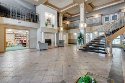 304-728 Country Hills Road Nw, Calgary, AB - Indoor Photo Showing Other Room