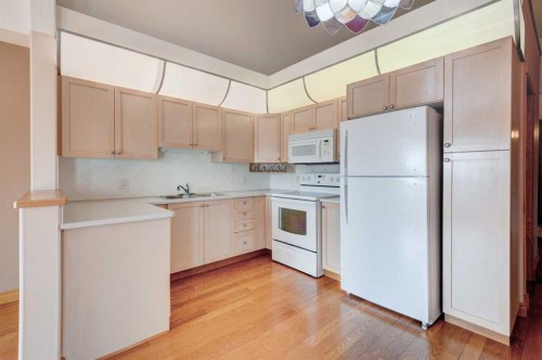 304-728 Country Hills Road Nw, Calgary, AB - Indoor Photo Showing Kitchen