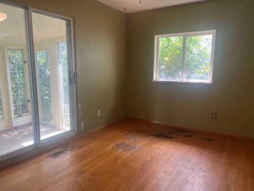 4708 Greenview Drive Ne, Calgary, AB - Indoor Photo Showing Other Room