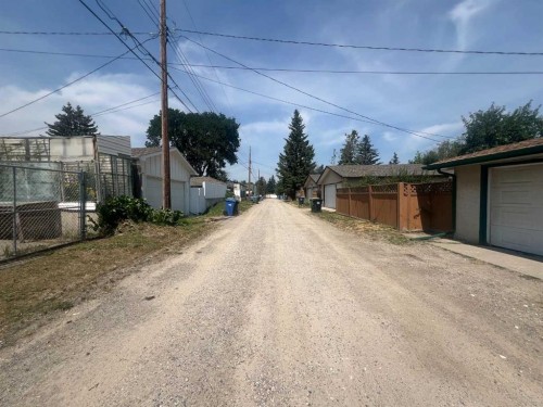 4708 Greenview Drive Ne, Calgary, AB - Outdoor