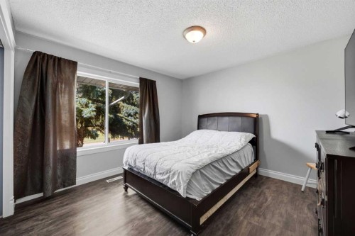 281014-274 Range Road, Rural Rocky View County, AB - Indoor Photo Showing Bedroom