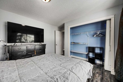 281014-274 Range Road, Rural Rocky View County, AB - Indoor Photo Showing Bedroom