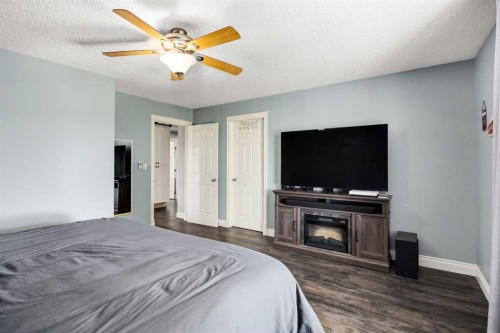 281014-274 Range Road, Rural Rocky View County, AB - Indoor Photo Showing Bedroom