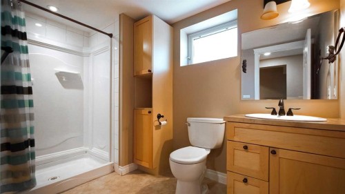 281014-274 Range Road, Rural Rocky View County, AB - Indoor Photo Showing Bathroom