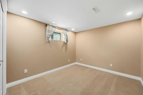 281014-274 Range Road, Rural Rocky View County, AB - Indoor Photo Showing Other Room