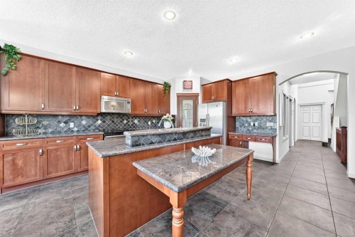 14 Springborough Crescent Sw, Calgary, AB - Indoor Photo Showing Kitchen With Double Sink