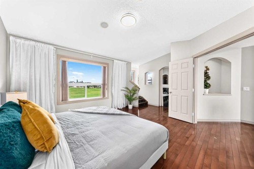 14 Springborough Crescent Sw, Calgary, AB - Indoor Photo Showing Bedroom