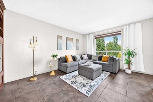 14 Springborough Crescent Sw, Calgary, AB - Indoor Photo Showing Living Room