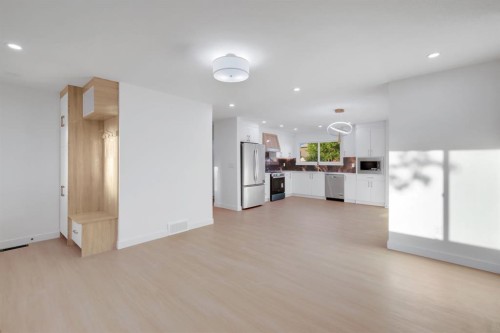 1174 Abbeydale Drive Ne, Calgary, AB - Indoor Photo Showing Kitchen