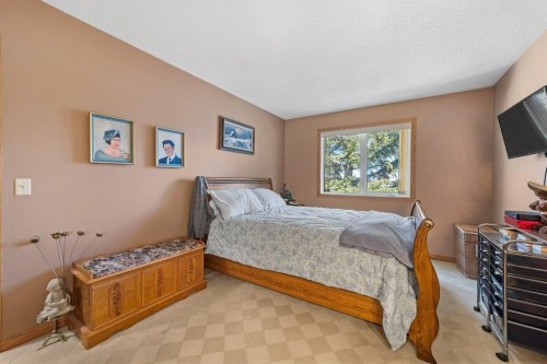 52 Macewan Park Heights Nw, Calgary, AB - Indoor Photo Showing Bedroom