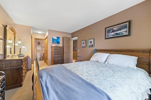 52 Macewan Park Heights Nw, Calgary, AB - Indoor Photo Showing Bedroom
