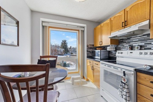 52 Macewan Park Heights Nw, Calgary, AB - Indoor Photo Showing Other Room