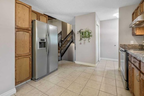 163 Woodburn Crescent, Okotoks, AB - Indoor Photo Showing Kitchen