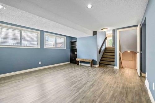 163 Woodburn Crescent, Okotoks, AB - Indoor