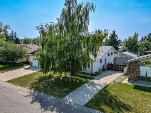 163 Woodburn Crescent, Okotoks, AB - Outdoor