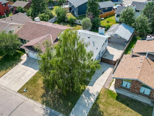 163 Woodburn Crescent, Okotoks, AB - Outdoor