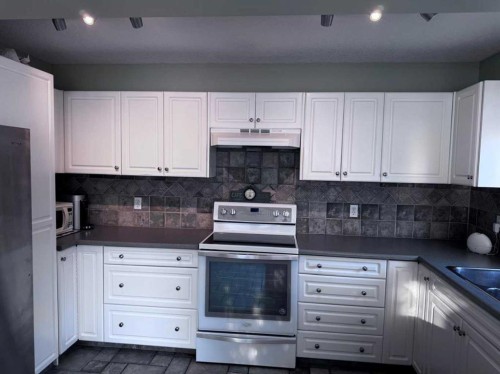 672 Killarney Glen Court Sw, Calgary, AB - Indoor Photo Showing Kitchen