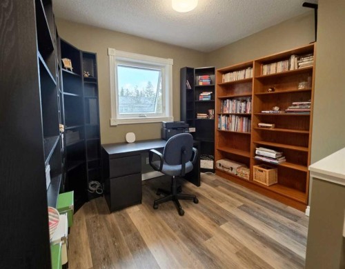 672 Killarney Glen Court Sw, Calgary, AB - Indoor Photo Showing Office
