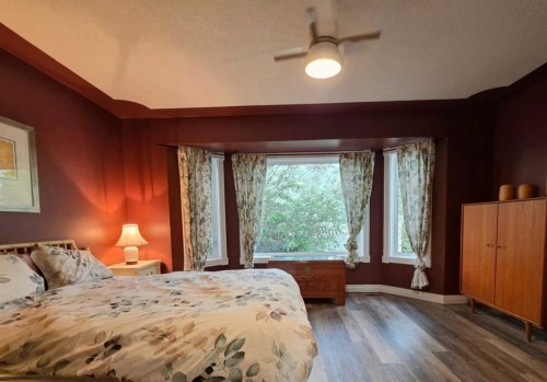 672 Killarney Glen Court Sw, Calgary, AB - Indoor Photo Showing Bedroom