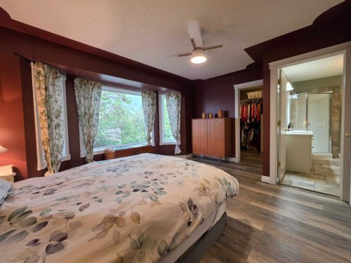 672 Killarney Glen Court Sw, Calgary, AB - Indoor Photo Showing Bedroom