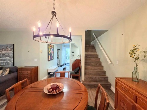 672 Killarney Glen Court Sw, Calgary, AB - Indoor Photo Showing Dining Room
