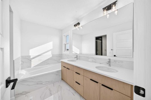 199 Langwell Common Se, Airdrie, AB - Indoor Photo Showing Bathroom