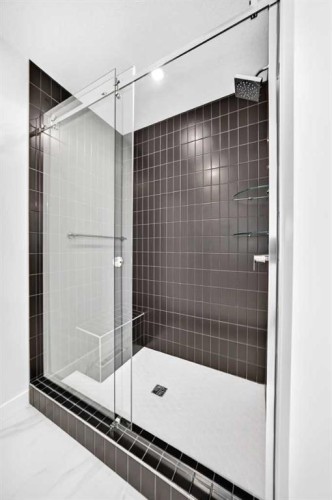199 Langwell Common Se, Airdrie, AB - Indoor Photo Showing Bathroom