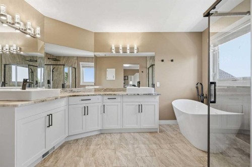 12078 Diamond View Se, Calgary, AB - Indoor Photo Showing Bathroom